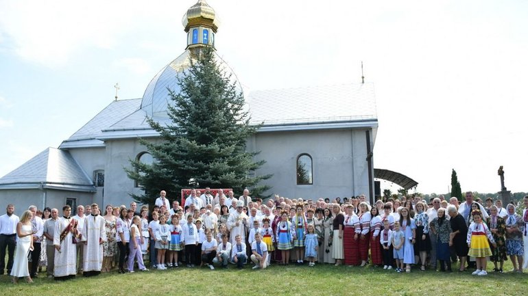 На Тернопільщині урочисто відзначили 225-річчя храму та 325-річчя парафії УГКЦ - фото 1