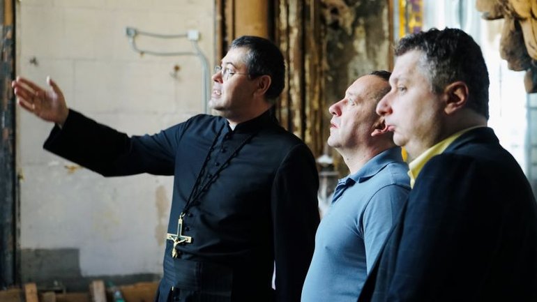 Костел Святого Миколая у Києві: депутати та омбудсман контролюють виконання рішення суду - фото 1