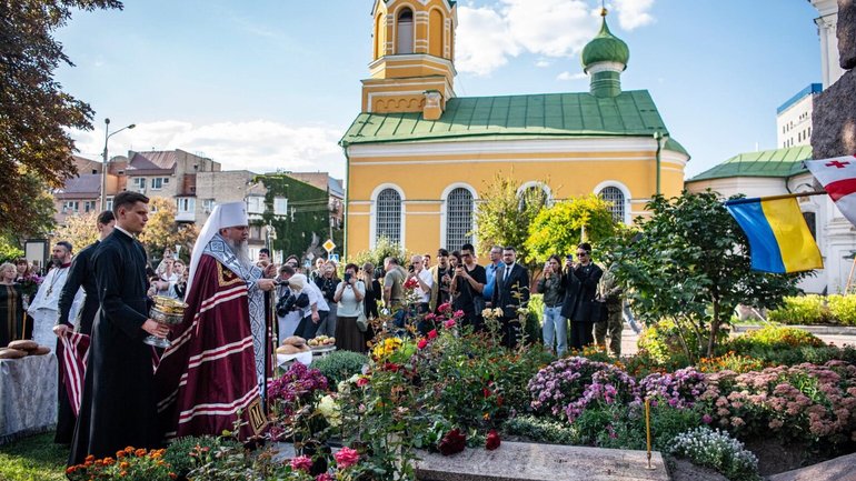 Предстоятель ПЦУ помолився за спокій душі Георгія Гонгадзе та всіх загиблих журналістів - фото 1