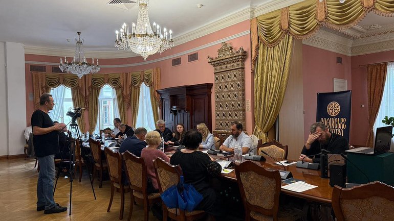 У Софії Київській розпочав роботу круглий стіл «Від розвіювання міфів до пошуку спільного блага» - фото 1