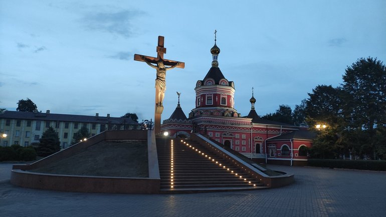 У Кам’янському після тривалої паузи відновили підсвічення на «Голгофі» - фото 1