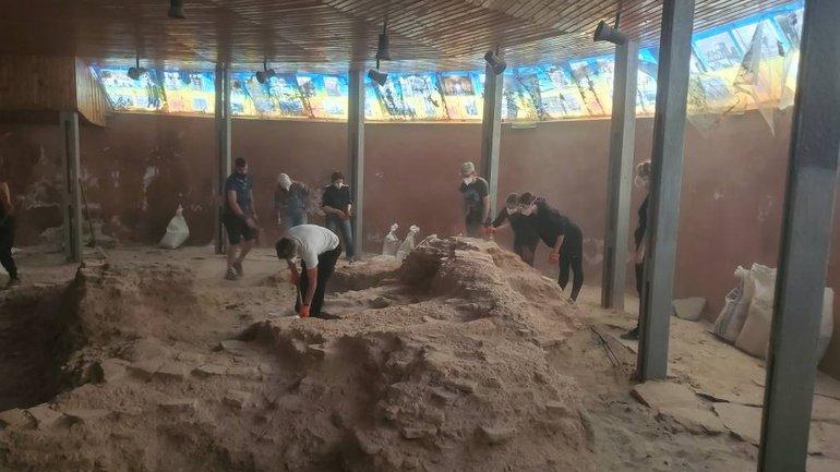 У Києві відкриють для туристів залишки надбрамної церкви Михайлівського Золотоверхого - фото 1