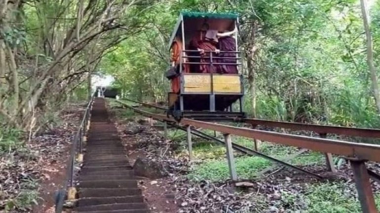 На Шрі-Ланці сталася аварія на фунікулері, загинули семеро ченців - фото 1
