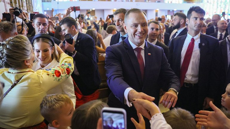 У США чоловік під виглядом священика намагався прорватися до президента Польщі - фото 1