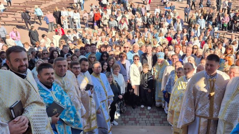 Всеукраїнська проща освітян до Зарваниці зібрала 4 000 учасників - фото 1