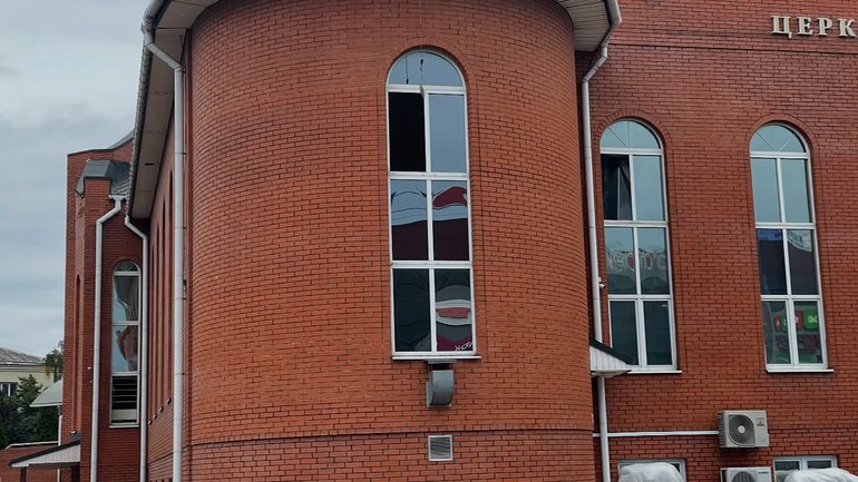Від шахедів РФ постраждала найбільша протестантська церква Київщини у день освячення - фото 1