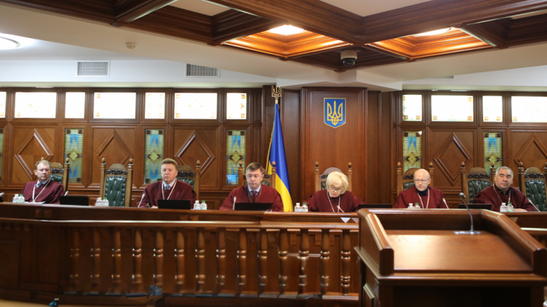 КСУ розглядає справу про альтернативну службу через релігійні переконання - фото 1
