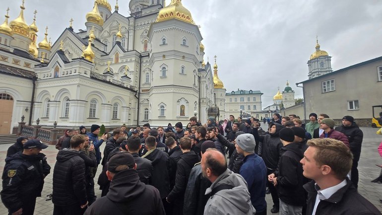После обысков в Почаевской лавре сторонники УПЦ МП собирают средства для помощи «проекту» - фото 1