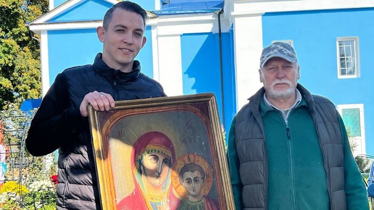 На дзвіниці храму на Волині знайшли процесійний хрест ХІХ з двоголовим орлом - фото 1