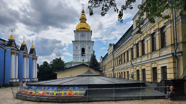 У Києві завершується музеєфікація фундаментів надбрамної церкви Михайлівського монастиря - фото 1