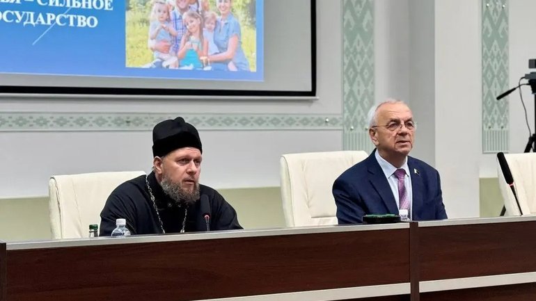 У Білорусі православні священики проводять «політгодини» у трудових колективах - фото 1