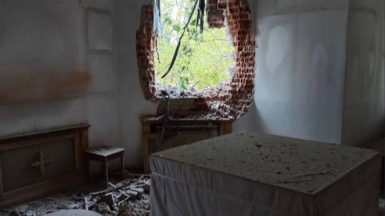 У Мирнограді ворожий снаряд влучив у вівтар храму УПЦ МП - фото 1