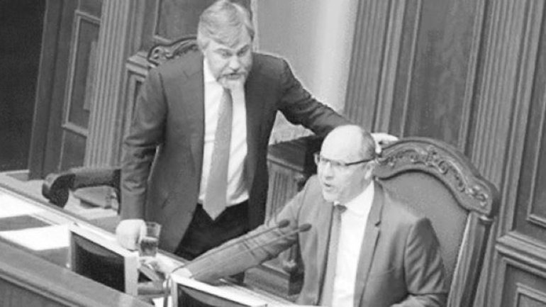 Архівне фото. Андрій Парубій виганяв Вадима Новинського з президії Верховної Ради словами: “Відійди від мене, нечисть!”. - фото 1