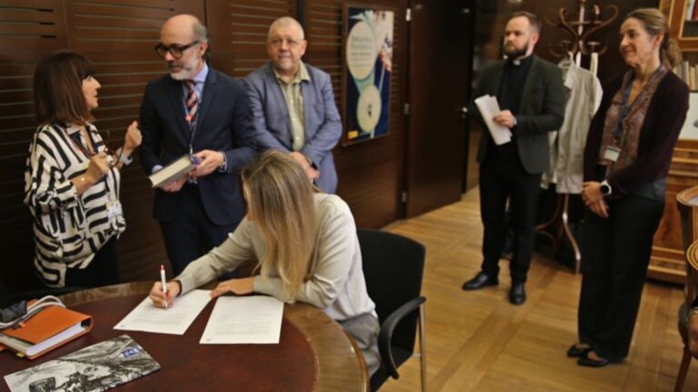 Національна бібліотека Іспанії отримала видавничу серію УКУ «Київське християнство» - фото 1