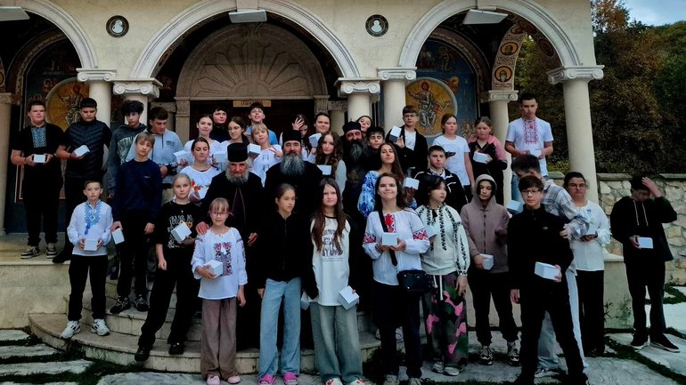Болгарський Патріарх покарав священнослужителя після того, як той прийняв українських дітей - фото 1