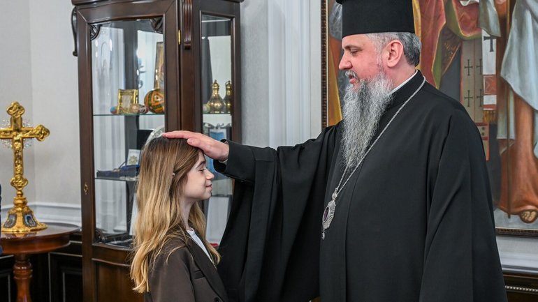 Предстоятель ПЦУ відзначив 10-річну співачку, яка зібрала на ЗСУ понад 15 мільйонів гривень - фото 1