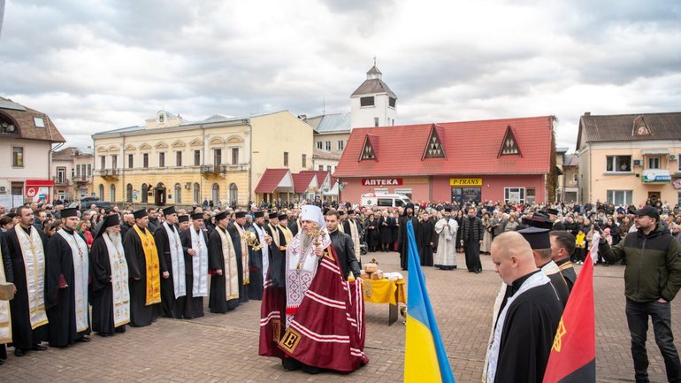 Митрополит Епіфаній у Косові звершив панахиду за полеглими захисниками України - фото 1