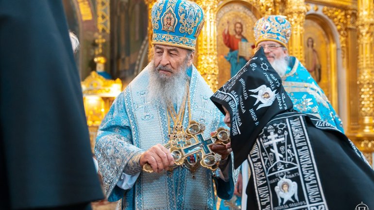 Глава УПЦ МП митрополит Онуфрій під час літургії у Свято-Миколаївському соборі Свято-Покровського жіночого монастиря в день свята Покрови Пресвятої Богородиці в Києві,14 жовтня 2025 р. - фото 1