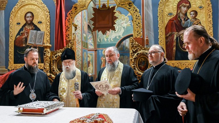 Митрополит Епифаний с почетным Патриархом Филаретом совместно помолились за победу Украины - фото 1