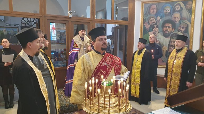 Духовенство ПЦУ відправило подячний молебень до третьої річниці визволення Херсона від росіян - фото 1