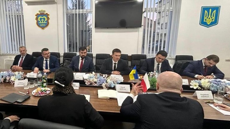 Польсько-українська група обговорила подальший процес ексгумацій - фото 1