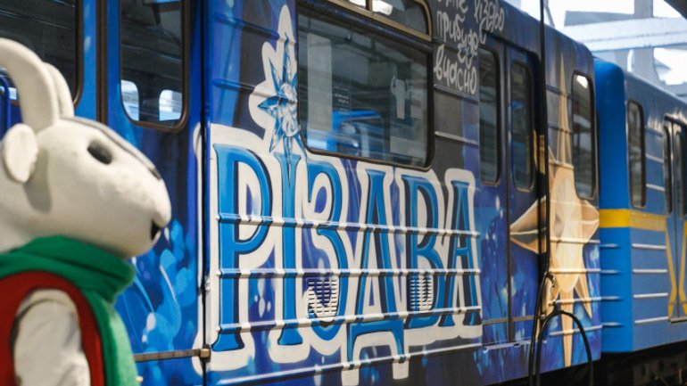 В метро Києва курсуватиме тематичний артпоїзд "Потяг до Різдва" - фото 1