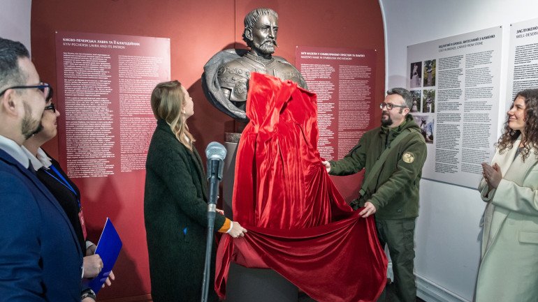 На території Києво-Печерської лаври встановили погруддя Івана Мазепи - фото 1