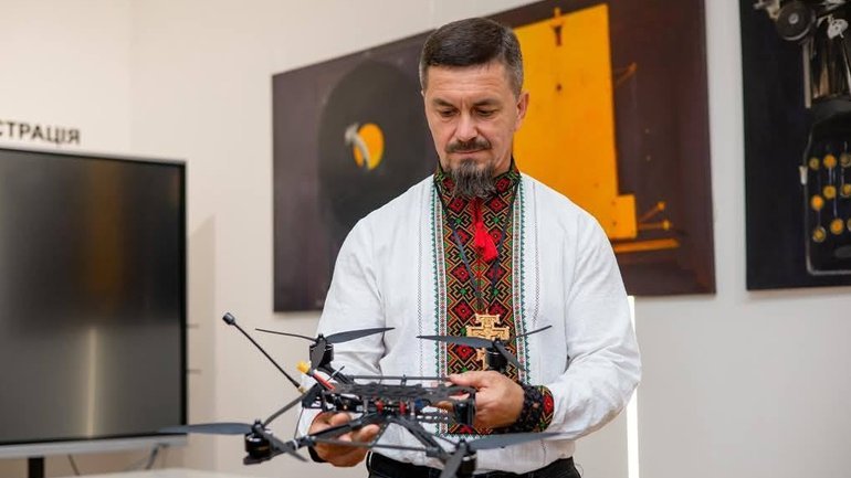 Президент нагородив відзнакою «Золоте серце» єромонаха Унівської лаври - фото 1