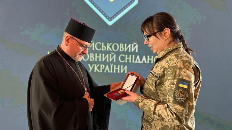 Владику УГКЦ Богдана Манишина нагородили відзнакою міністра оборони України - фото 1