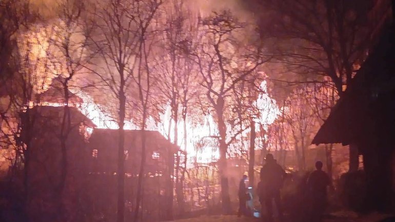 На Закарпатті горить монастир Московського Патріархату (оновлено) - фото 1
