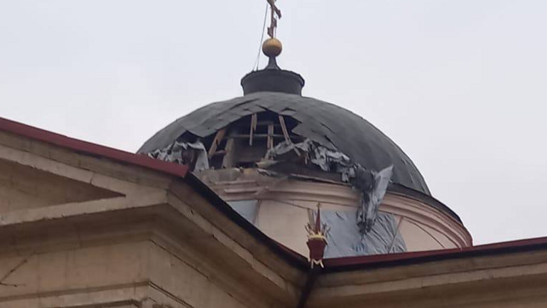 Під час масового обстрілу Херсона постраждали два храми УПЦ МП - фото 1