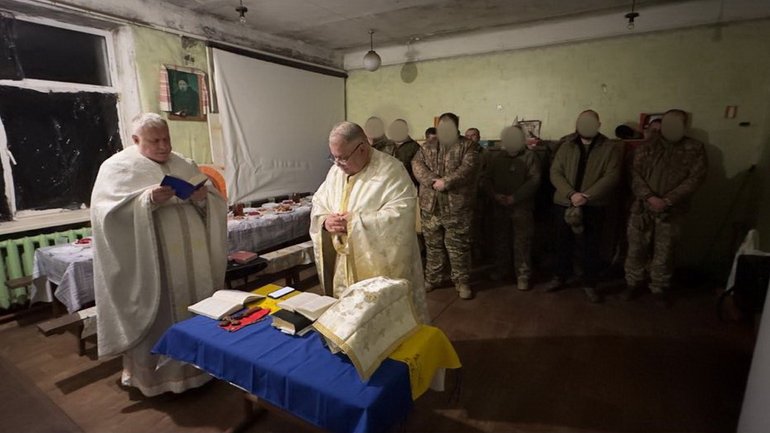 Капелани на чолі з єпископом УГКЦ відвідали захисників на передовій - фото 1
