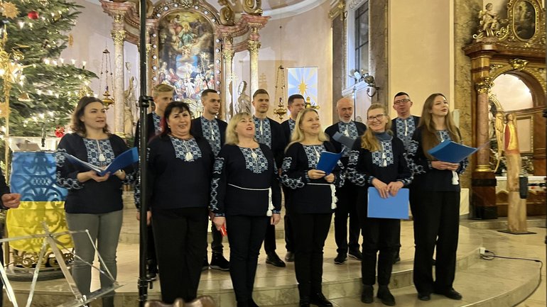 У німецькому Оффенбасі пройшов Фестиваль колядок «Різдвяна зірка» - фото 1