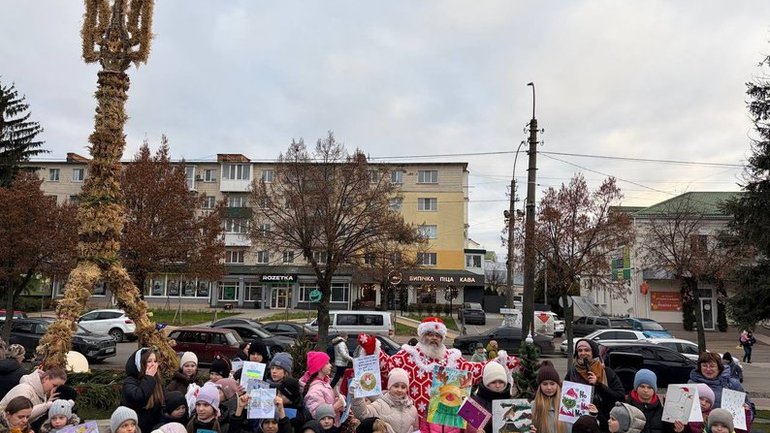 Найвищий дідух в Україні встановлений у Білій Церкві - фото 1