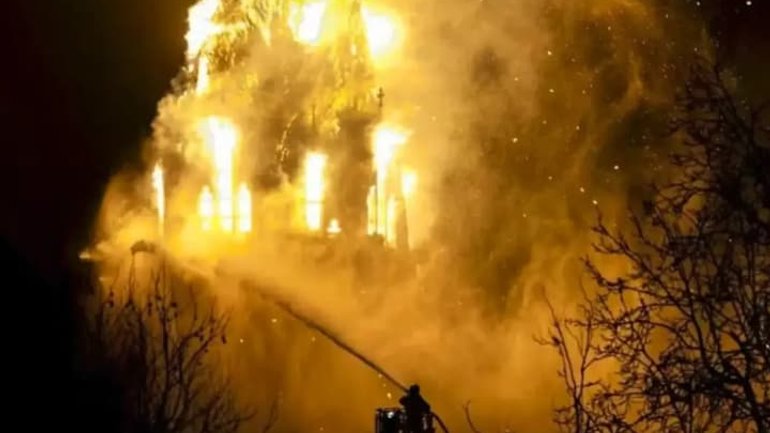 У новорічну ніч в Амстердамі загорілася історична церква Вонделькерк - фото 1