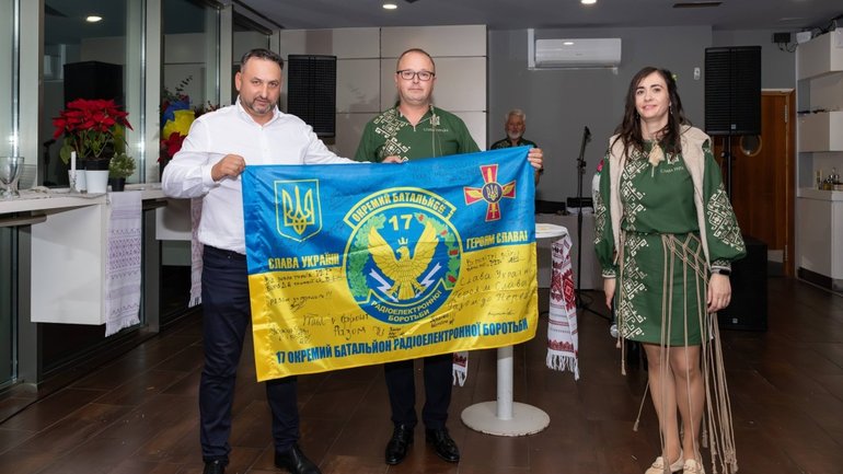 В Іспанії під час благодійної коляди зібрали понад 3 тисячі євро для ЗСУ - фото 1