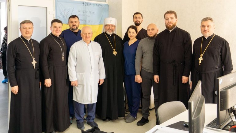 Глава УГКЦ передав допомогу військовій лікарні у Черкасах - фото 1