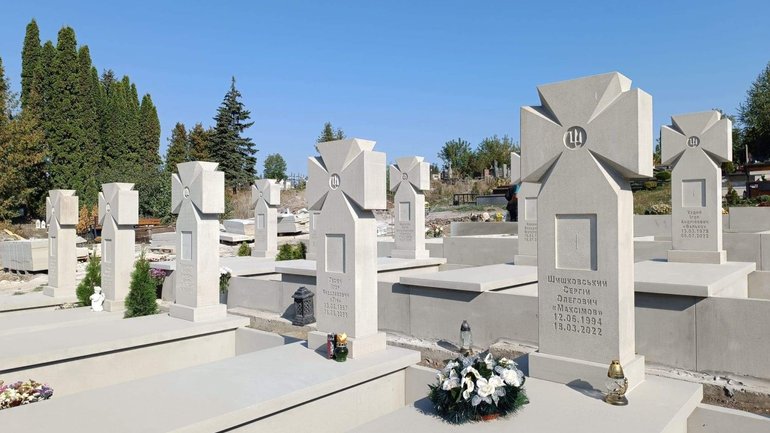 За даними справи, могильні плити для військових на 4 см тонші, аніж мали би бути за документами  - фото 1
