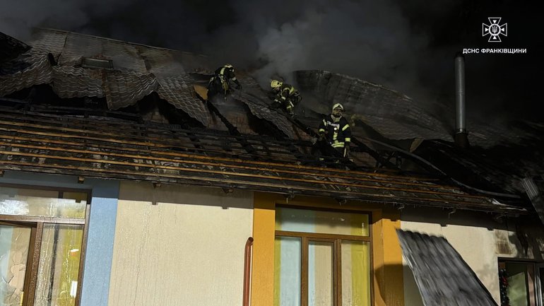 У Коломиї виникла пожежа у католицькій школі - фото 1
