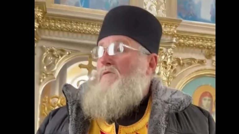 "Це не герой, це покійник". На Буковині священик УПЦ МП перешкоджав похорону військового - фото 1
