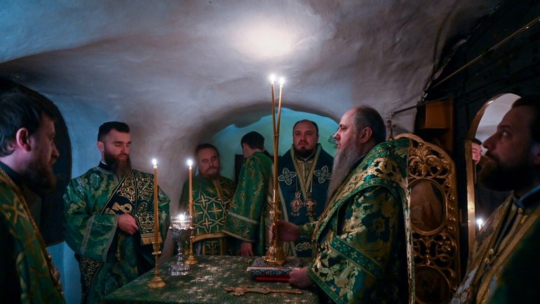Предстоятель ПЦУ відправив Богослужіння у Ближніх печерах Києво-Печерської лаври - фото 1
