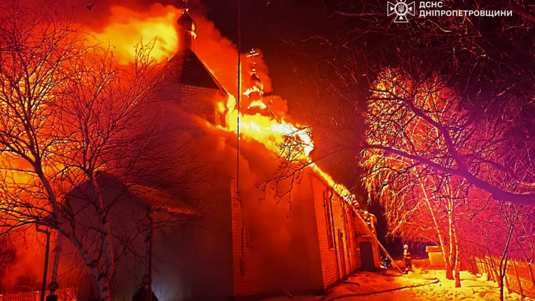 Вогнеборці ліквідували пожежу в храмі у Павлоградському районі - фото 1