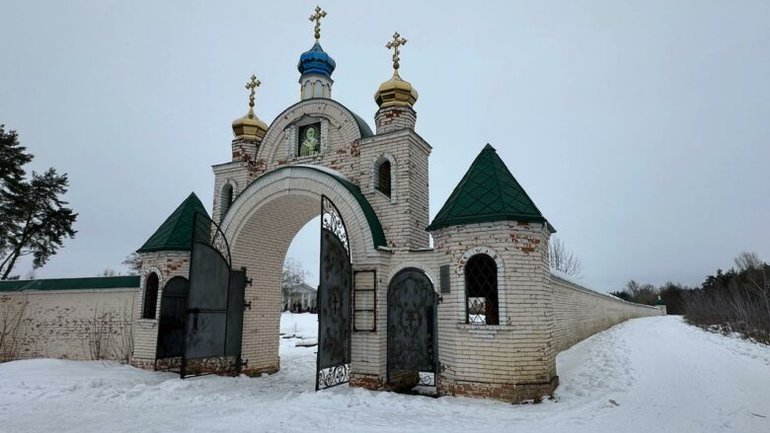 Монастир УПЦ МП добровільно покинув історичну споруду у Батурині - фото 1