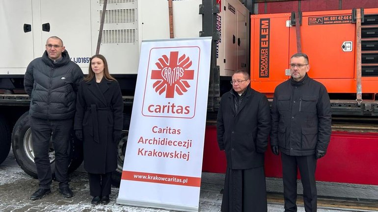 Краківська архиєпархія передала Києву третій гуманітарний конвой - фото 1