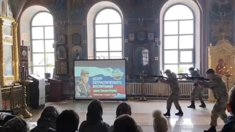 Блюзнірська імітація "пострілів" в Богородицю та святих в підмосковному храмі РПЦ МП  - фото 1