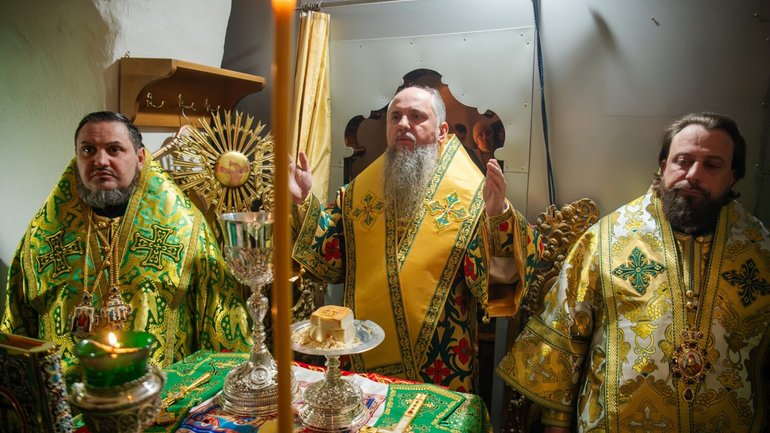 Предстоятель ПЦУ звершив Літургію в Дальніх печерах Києво-Печерської лаври - фото 1