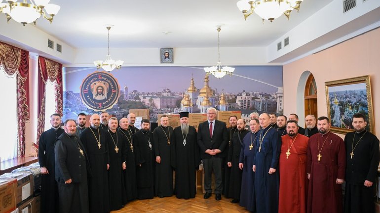Митрополит Епіфаній взяв участь у передачі електрогенераторів громадам Київщини - фото 1