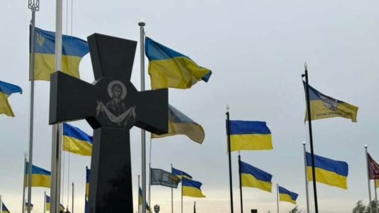 Кабмін затвердив новий вигляд надгробків на Національному військовому меморіальному кладовищі - фото 1