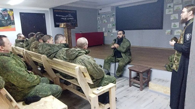 Путін нагородив військового священика, який підірвався на міні - фото 1