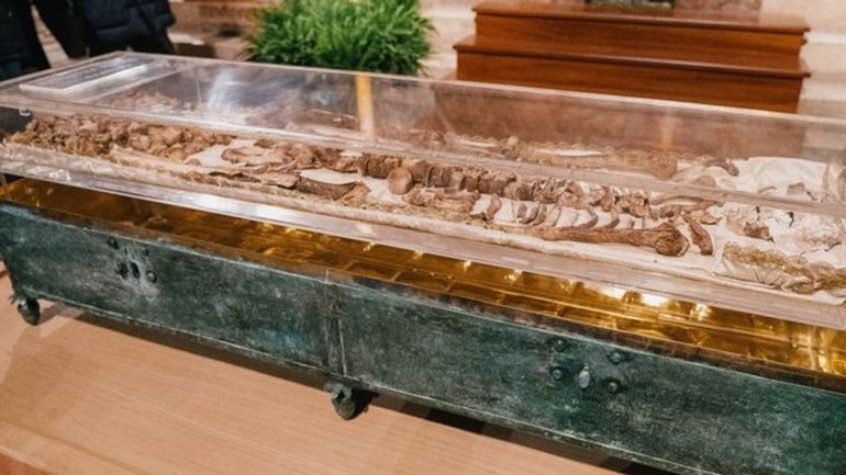 Сотні тисяч паломників прибувають в Асиж до мощей святого Франциска - фото 1